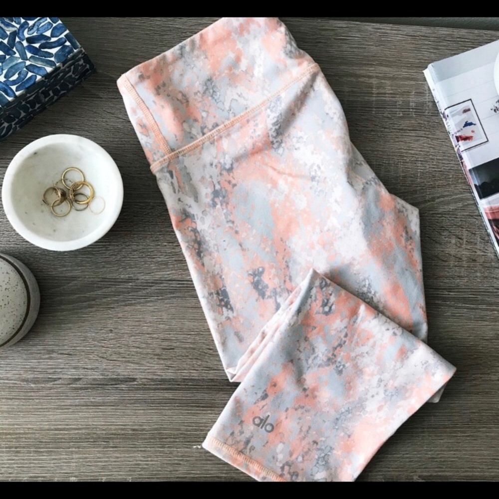 Alo Yoga Capri leggings snakeskin print
